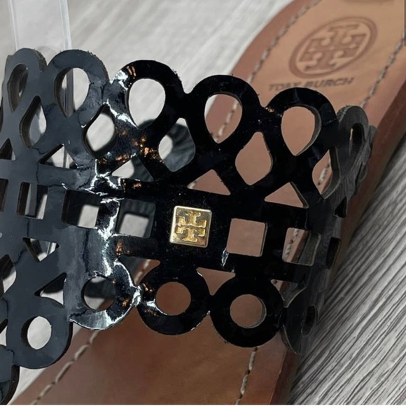 Tory Burch Davy laser cut thong sandal Black Patent Leather size 8 - Picture 2 of 9